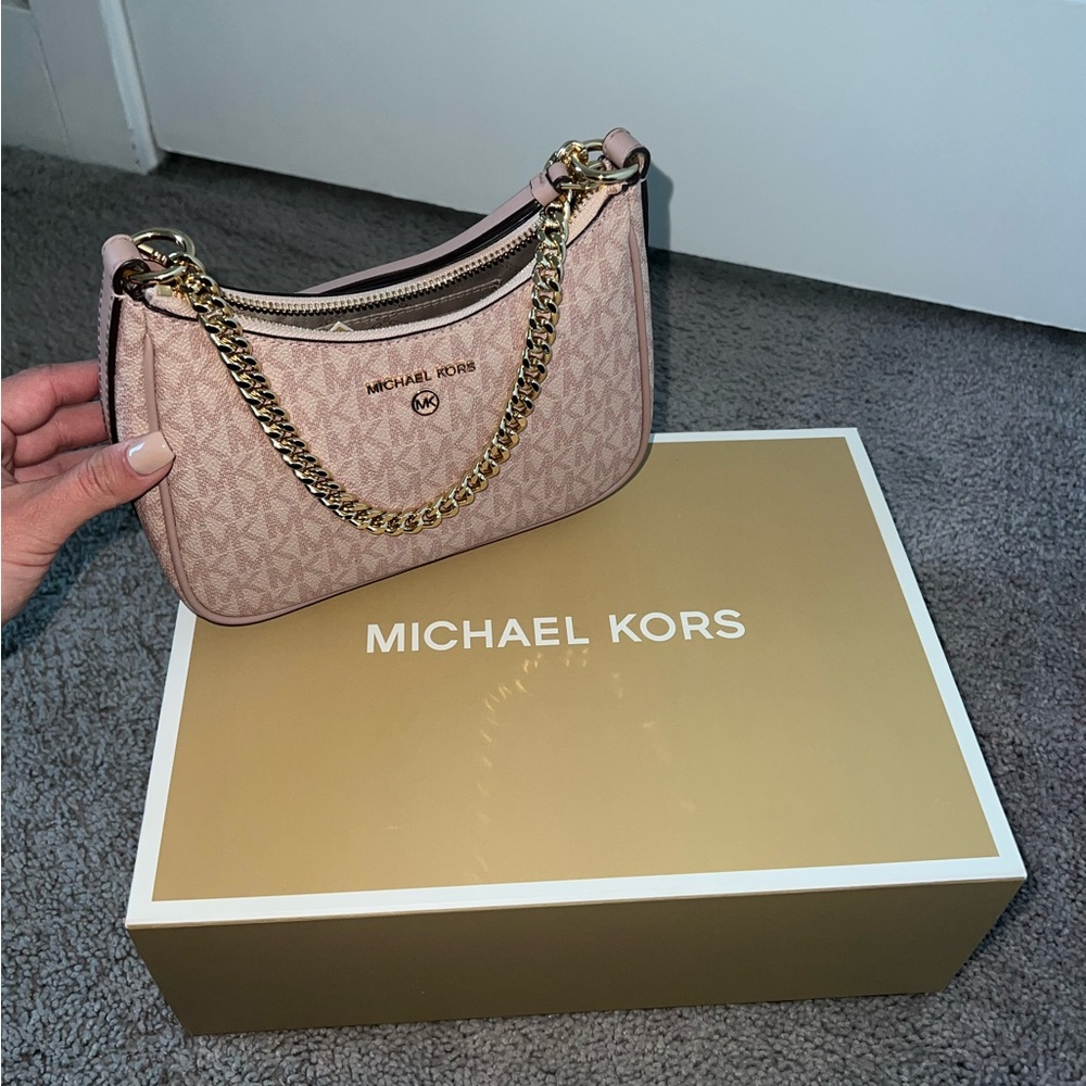 LIKE NEW Michael Kors Jet Set Charm Shoulder Bag